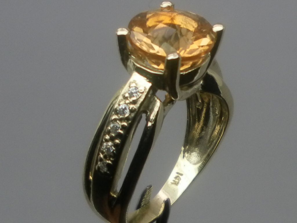 Vintage 14kt Natural Citrine & Diamonds Ring; FREE RE-SIZED. Vintage 14kt Natural Citrine & Diamonds Ring; FREE RE-SIZED.