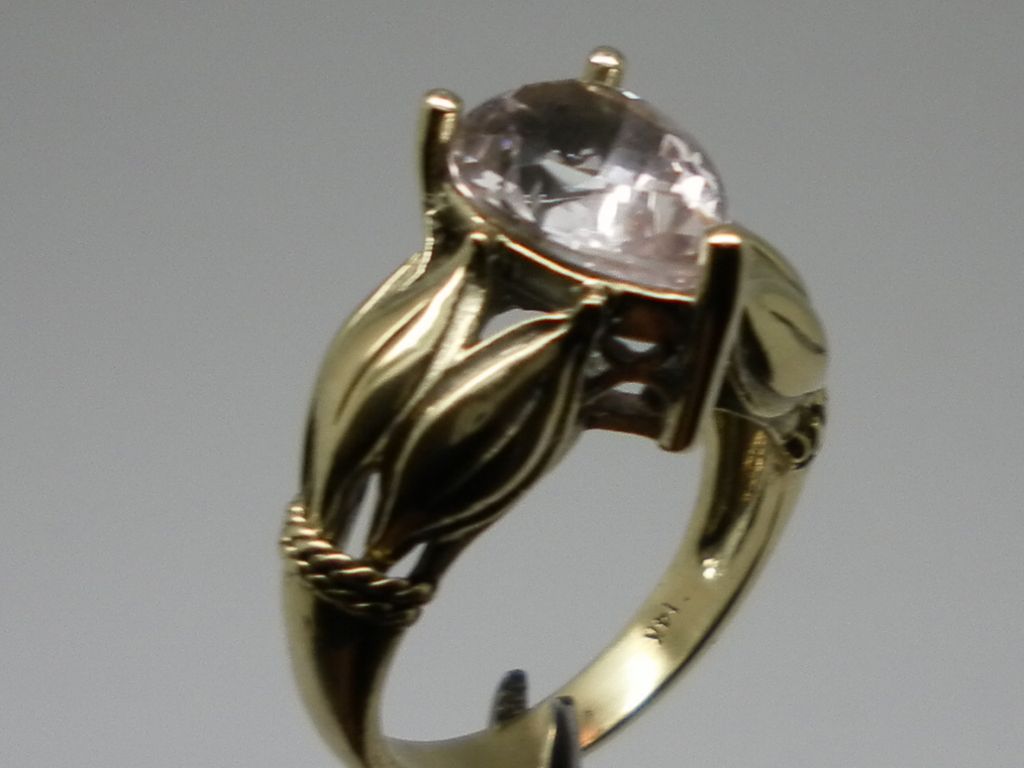 Vintage 14kt Kunzite Ring. Vintage 14kt Kunzite Ring.