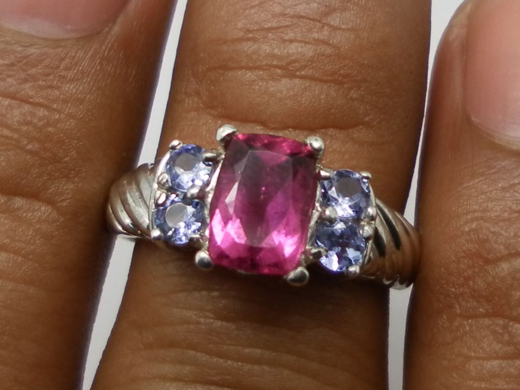 Vintage 14kt Rubellite Tourmaline & Tanzanite Ring. Vintage 14kt Rubellite Tourmaline & Tanzanite Ring.