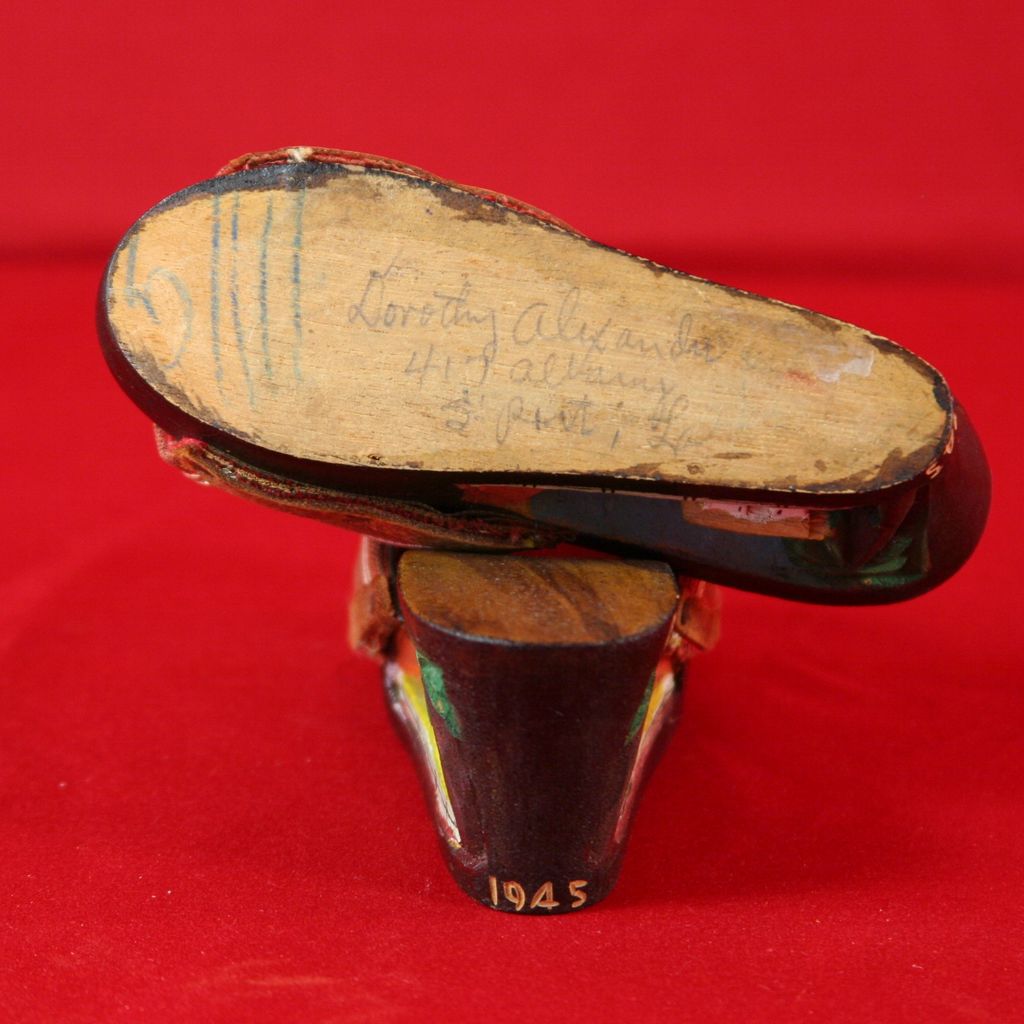Vintage 40's Phillippine Mini Carved Wooden Platform Doll/Baby Shoes Vintage 40's Phillippine Mini Carved Wooden Platform Doll/Baby Shoes