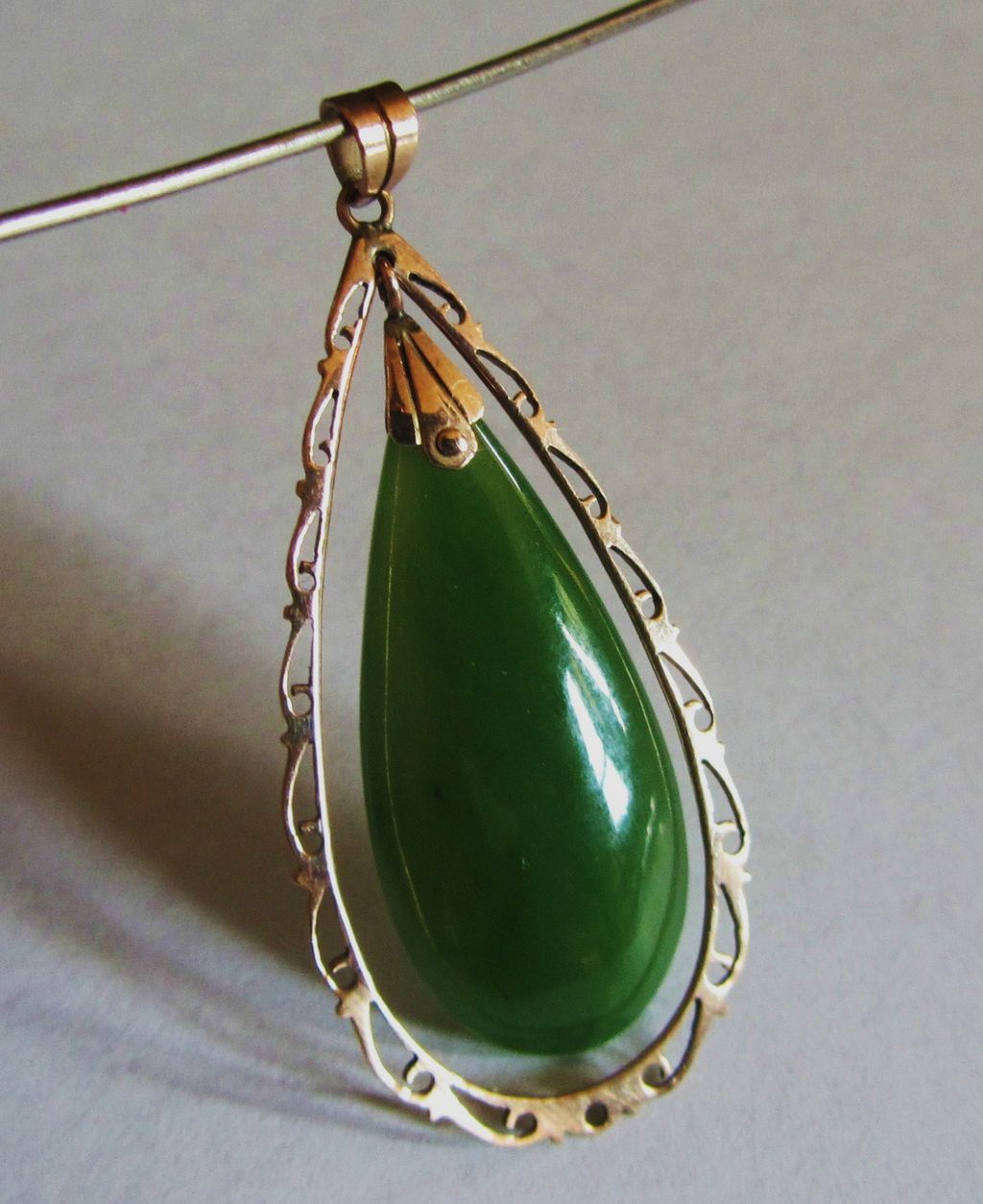 Large Vintage Green Jade Teardrop Dangle 14k Pendant Large Vintage Green Jade Teardrop Dangle 14k Pendant
