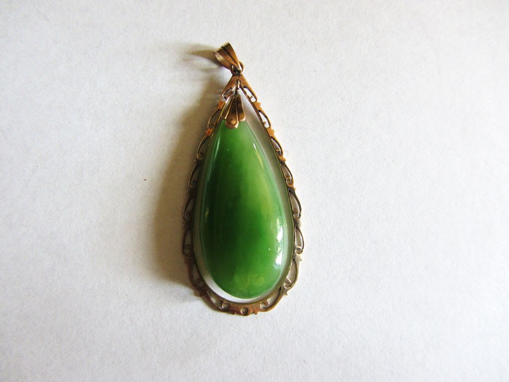 Large Vintage Green Jade Teardrop Dangle 14k Pendant Large Vintage Green Jade Teardrop Dangle 14k Pendant