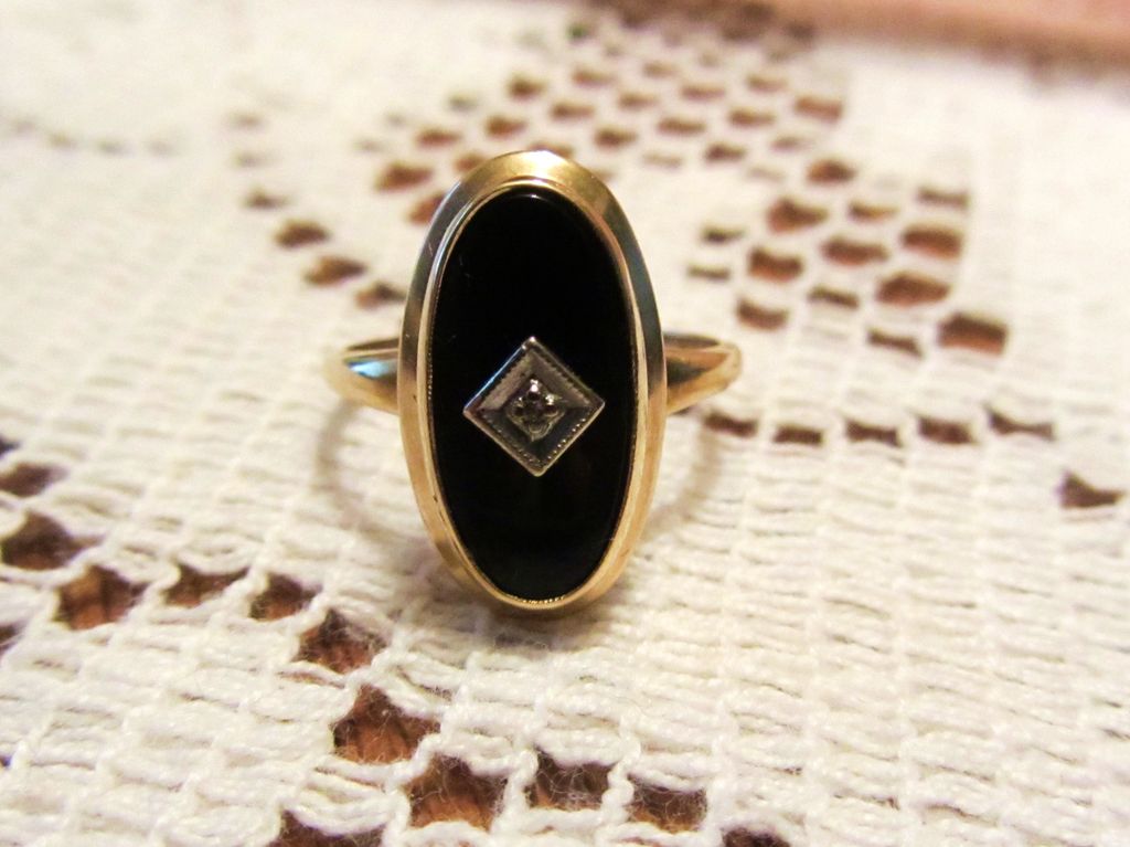 Vintage Black Onyx and Diamond 10k Gold Ring-Sz 6.5 Vintage Black Onyx and Diamond 10k Gold Ring-Sz 6.5