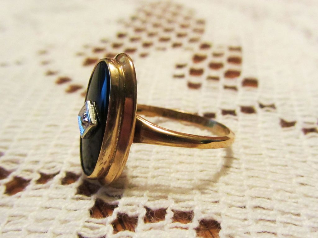 Vintage Black Onyx and Diamond 10k Gold Ring-Sz 6.5 Vintage Black Onyx and Diamond 10k Gold Ring-Sz 6.5