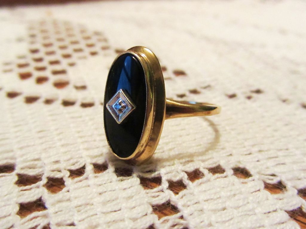 Vintage Black Onyx and Diamond 10k Gold Ring-Sz 6.5 Vintage Black Onyx and Diamond 10k Gold Ring-Sz 6.5