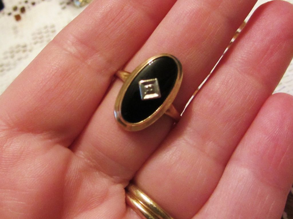 Vintage Black Onyx and Diamond 10k Gold Ring-Sz 6.5 Vintage Black Onyx and Diamond 10k Gold Ring-Sz 6.5