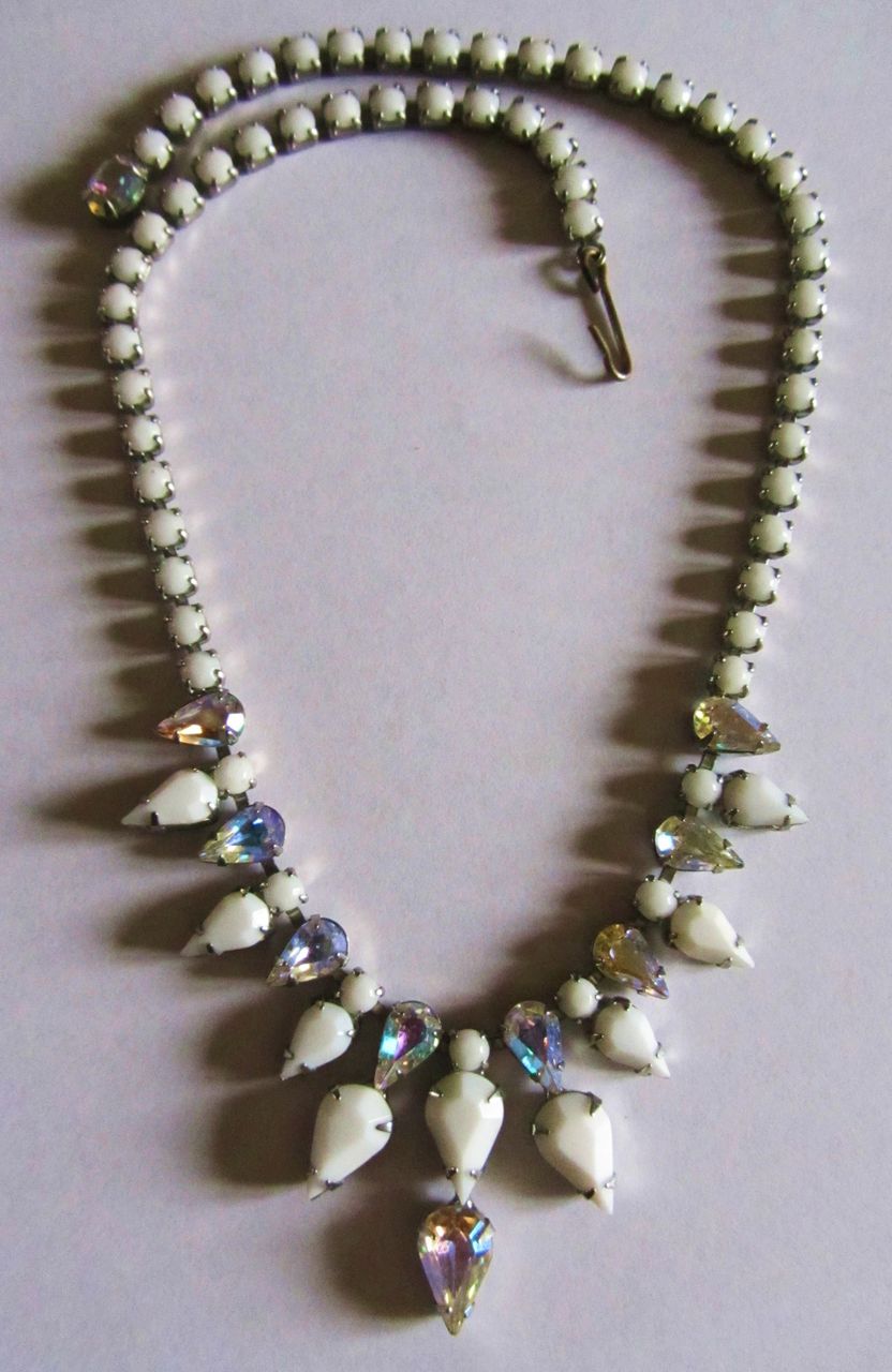 Fantastic Weiss Milk Glass & Aurora-Borealis Rhinestone Necklace Fantastic Weiss Milk Glass & Aurora-Borealis Rhinestone Necklace