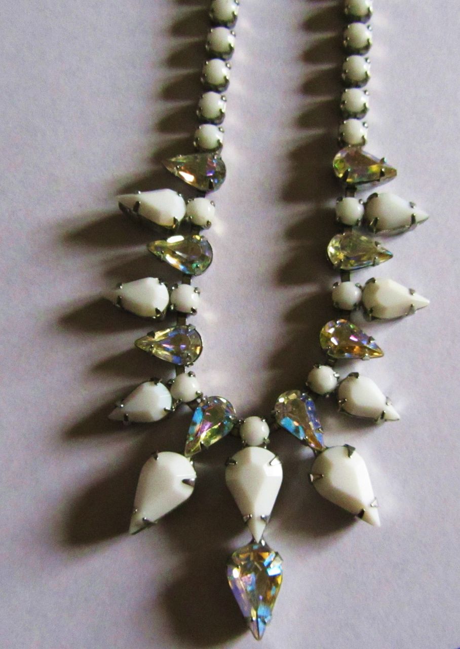 Fantastic Weiss Milk Glass & Aurora-Borealis Rhinestone Necklace Fantastic Weiss Milk Glass & Aurora-Borealis Rhinestone Necklace