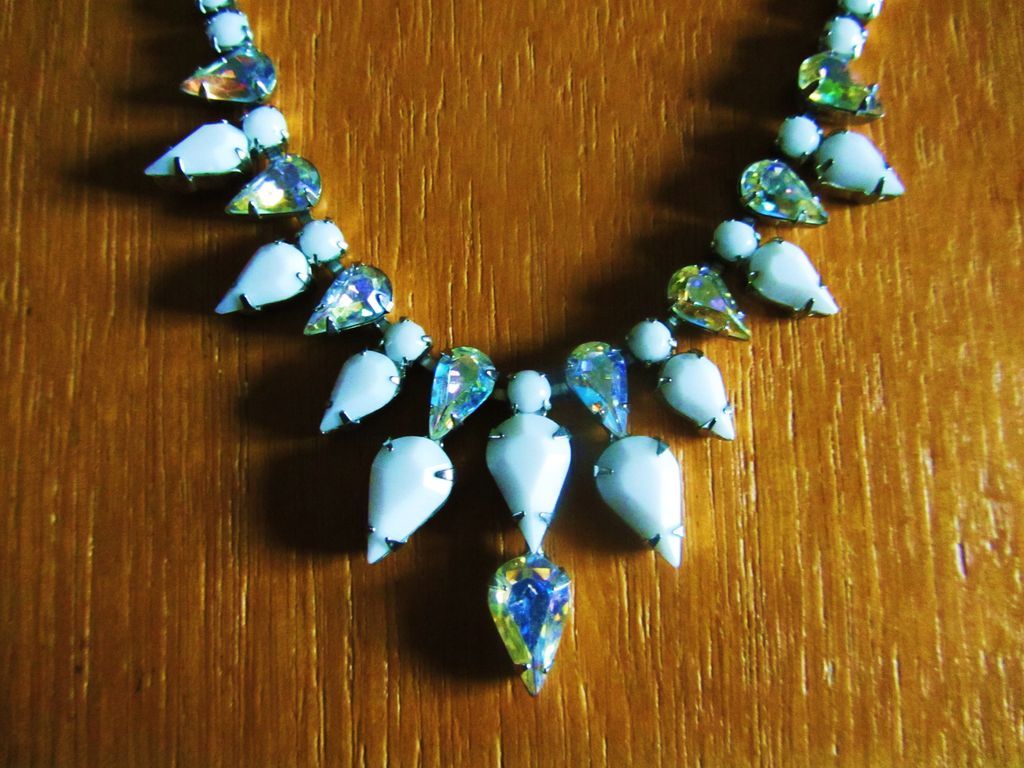 Fantastic Weiss Milk Glass & Aurora-Borealis Rhinestone Necklace Fantastic Weiss Milk Glass & Aurora-Borealis Rhinestone Necklace