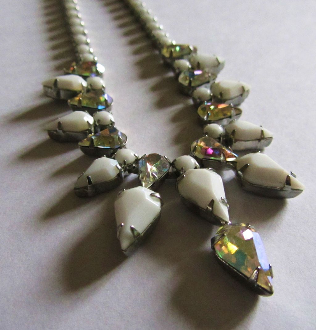 Fantastic Weiss Milk Glass & Aurora-Borealis Rhinestone Necklace Fantastic Weiss Milk Glass & Aurora-Borealis Rhinestone Necklace