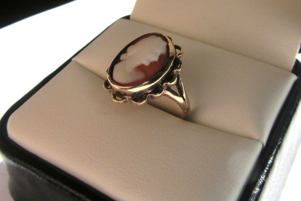 Victorian 9ct Gold Genuine Shell Cameo Ring Victorian 9ct Gold Genuine Shell Cameo Ring