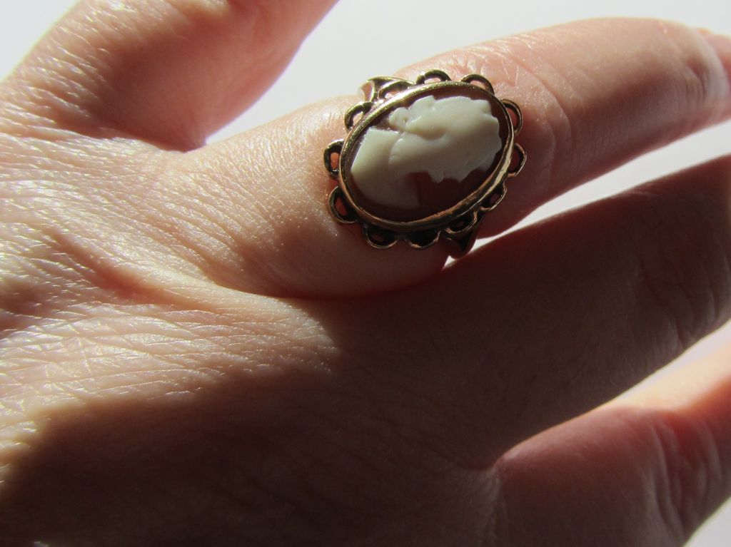 Victorian 9ct Gold Genuine Shell Cameo Ring Victorian 9ct Gold Genuine Shell Cameo Ring