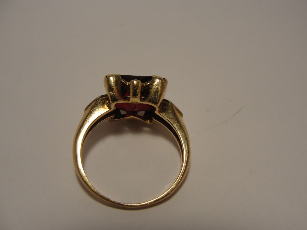 Vintage 10K Garnet Ring Vintage 10K Garnet Ring