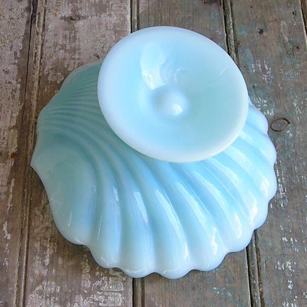 Cambridge Windsor Blue Shell Comport Cambridge Windsor Blue Shell Comport