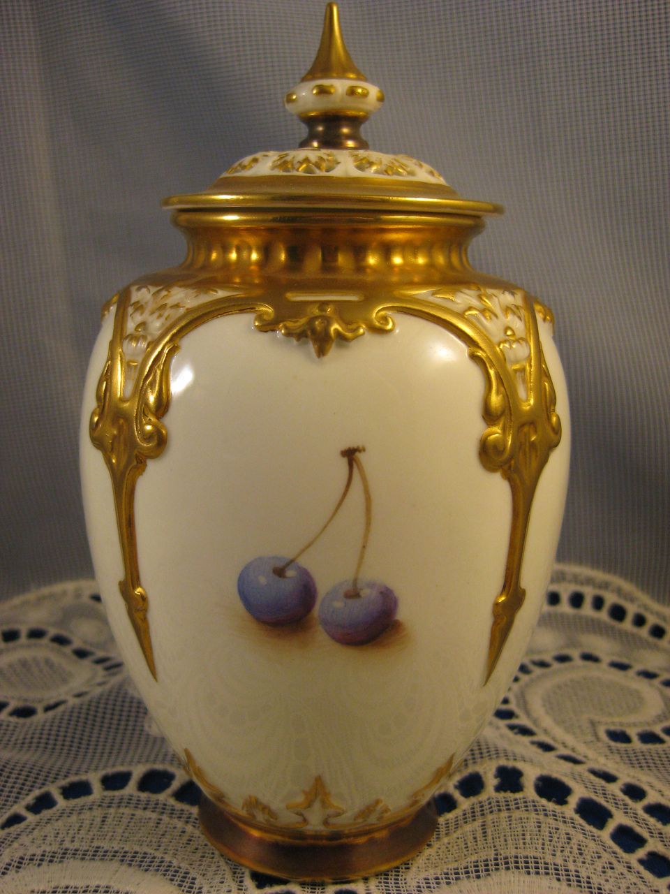 Royal Worcester ~ FRUIT POTPOURRI VASE ~ Handpainted Signed Jar Royal Worcester ~ FRUIT POTPOURRI VASE ~ Handpainted Signed Jar