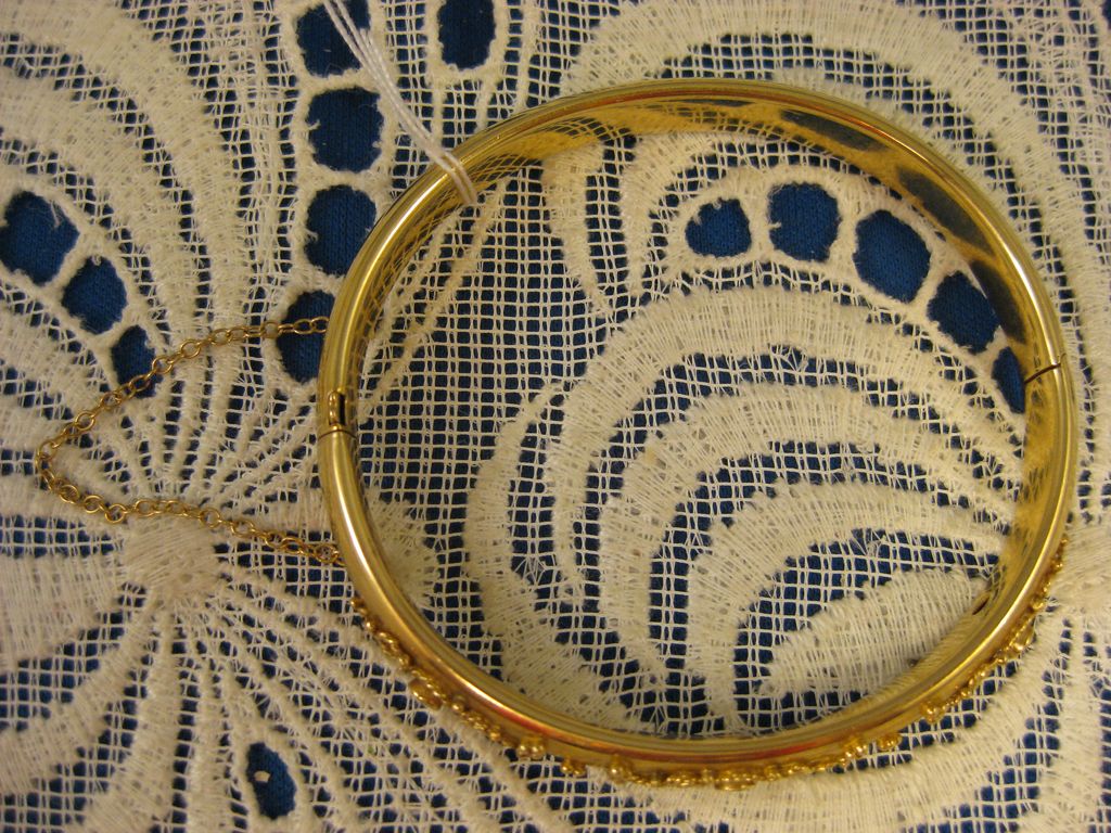 14K Yellow Gold ~ Diamond Bangle Bracelet ~ Estate Jewelry 14K Yellow Gold ~ Diamond Bangle Bracelet ~ Estate Jewelry