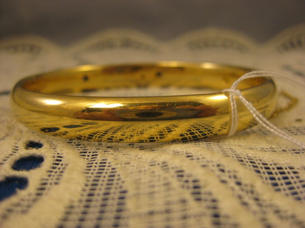 14K Yellow Gold ~ Diamond Bangle Bracelet ~ Estate Jewelry 14K Yellow Gold ~ Diamond Bangle Bracelet ~ Estate Jewelry