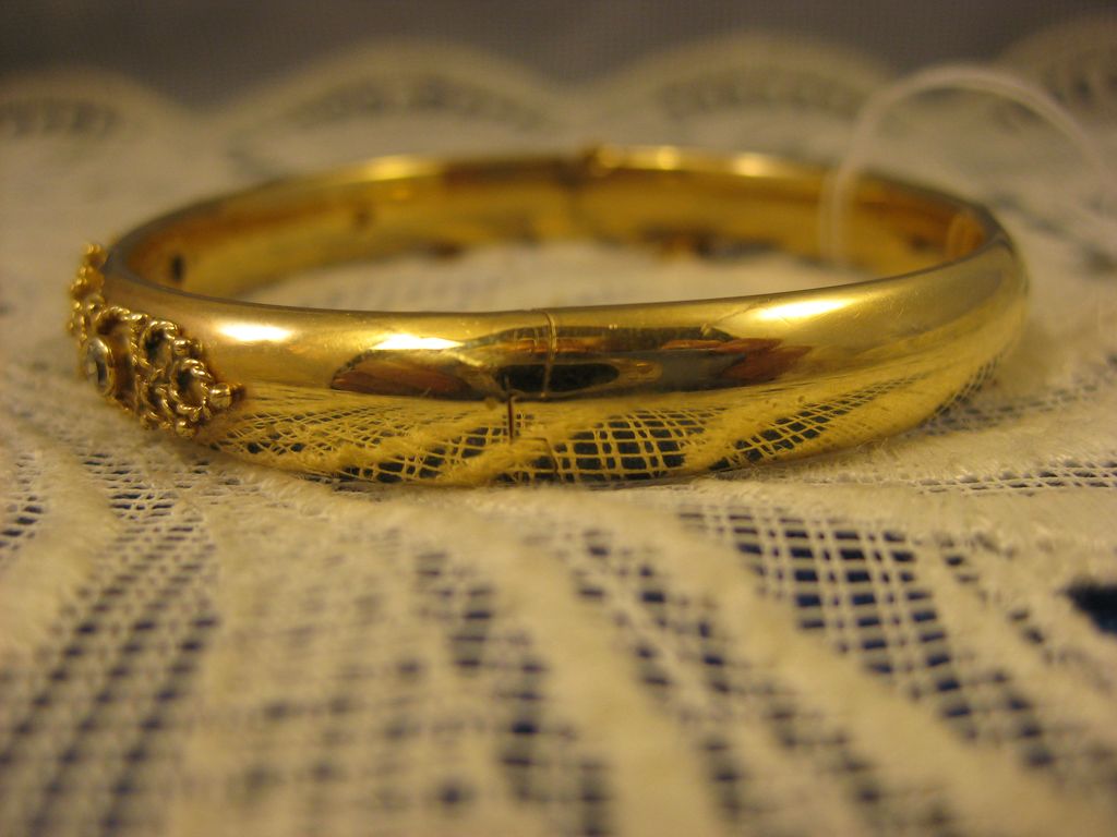 14K Yellow Gold ~ Diamond Bangle Bracelet ~ Estate Jewelry 14K Yellow Gold ~ Diamond Bangle Bracelet ~ Estate Jewelry