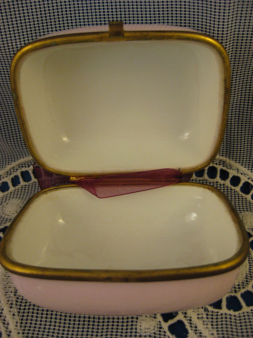 Putti Porcelain ~ Cherub Soap Trinket Box ~ Cupid & Gilt Brass Trim Putti Porcelain ~ Cherub Soap Trinket Box ~ Cupid & Gilt Brass Trim