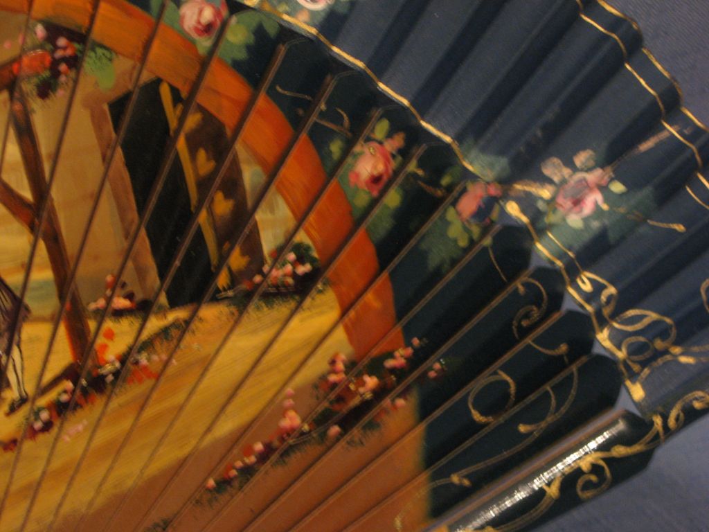 Vintage Fan Hand Painted Excellent Condition Vintage Fan Hand Painted Excellent Condition