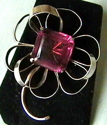 Large Brooch w/purple stone Large Brooch w/purple stone