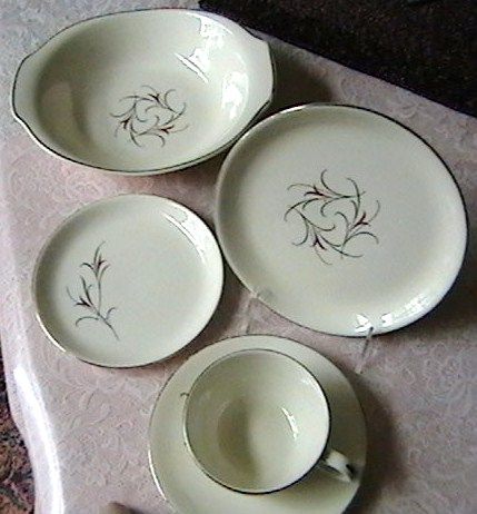 "Mid Century" Dinnerware, 34 pieces "Mid Century" Dinnerware, 34 pieces