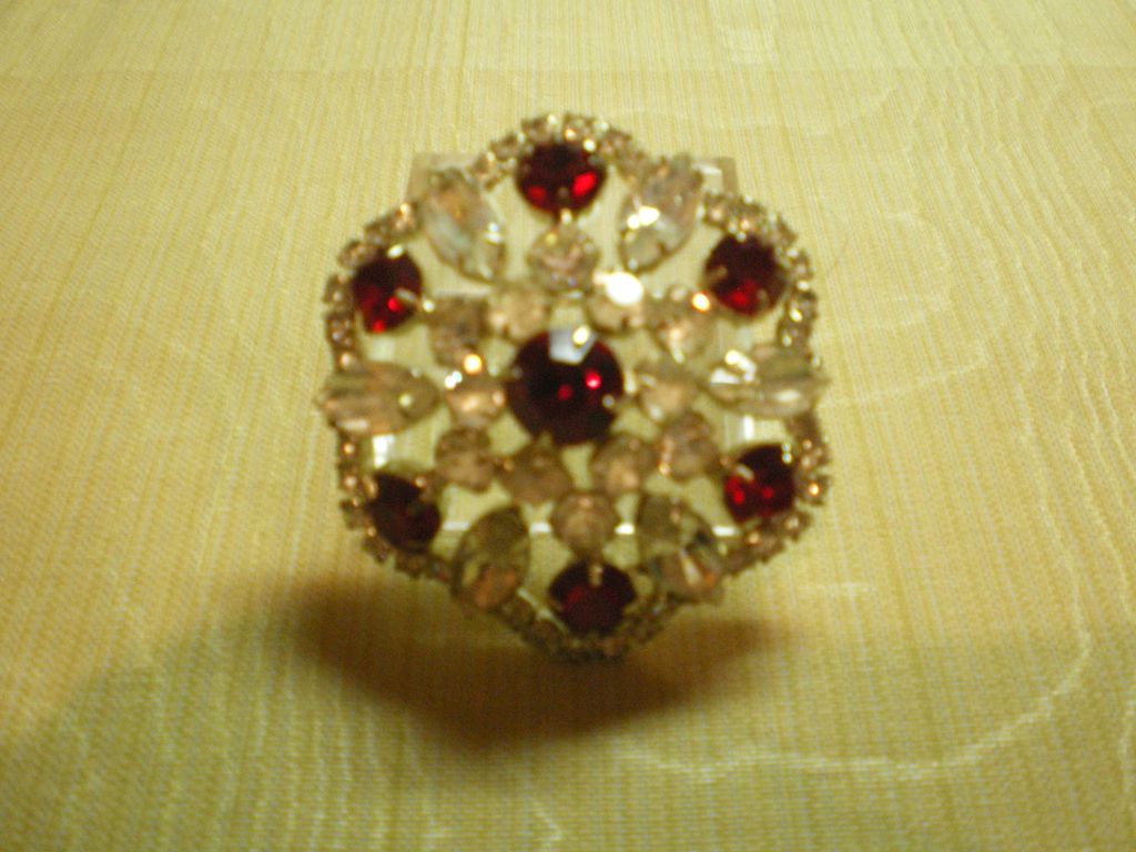 Beautiful "Domed" Shape Vintage Rhinestone Brooch Beautiful "Domed" Shape Vintage Rhinestone Brooch