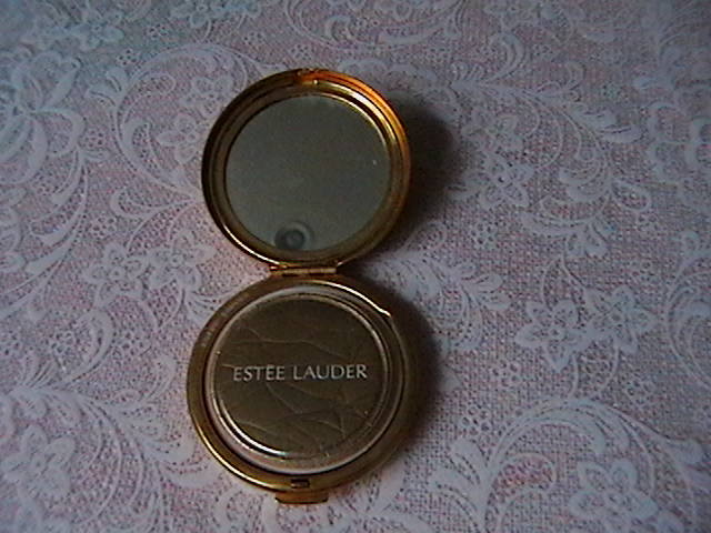Beautiful ESTEE LAUDER Vintage Compact Beautiful ESTEE LAUDER Vintage Compact