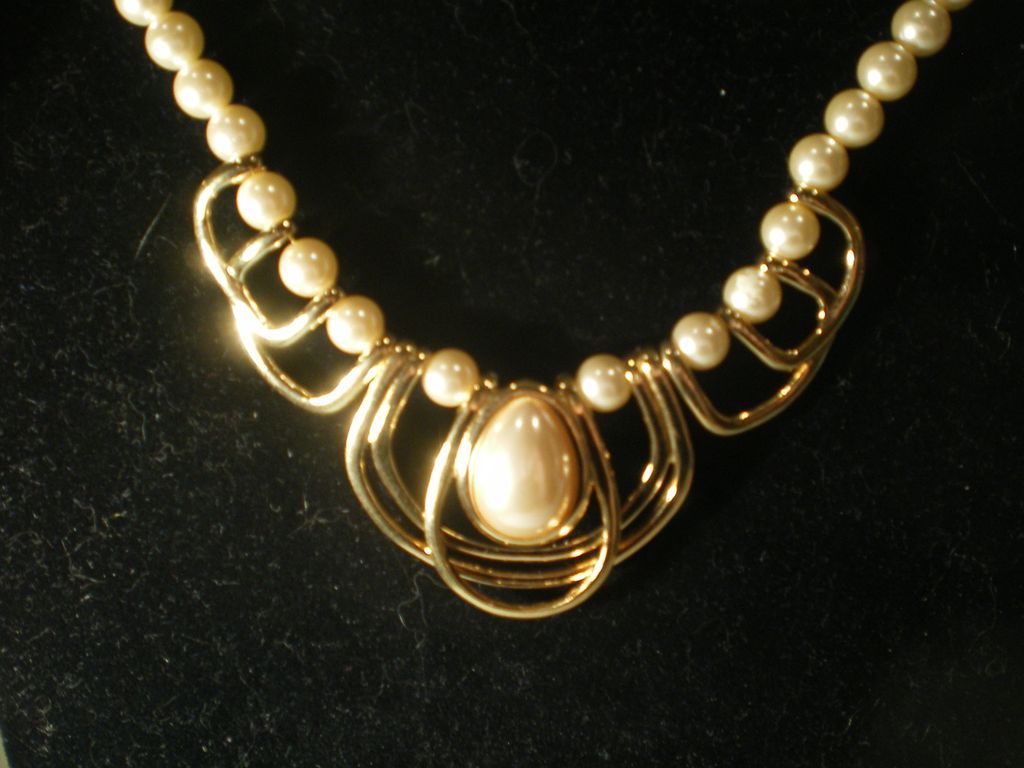 Impressive Vintage Fashion Necklace marked NAPIER Impressive Vintage Fashion Necklace marked NAPIER