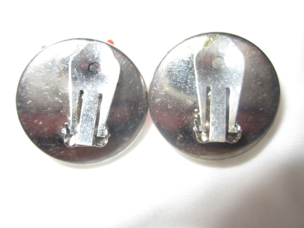 Red & White Glass Clip On Earrings Red & White Glass Clip On Earrings