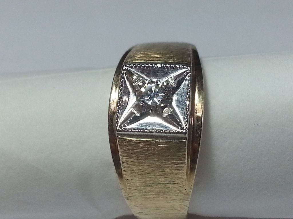 Vintage Mens 10K Yellow Gold DIAMOND Ring Vintage Mens 10K Yellow Gold DIAMOND Ring