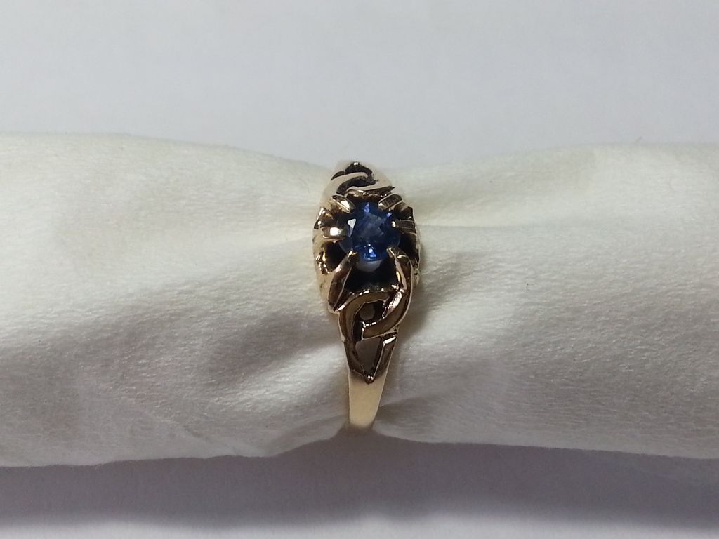 Rare 9k Gold & Sapphire Ring Rare 9k Gold & Sapphire Ring