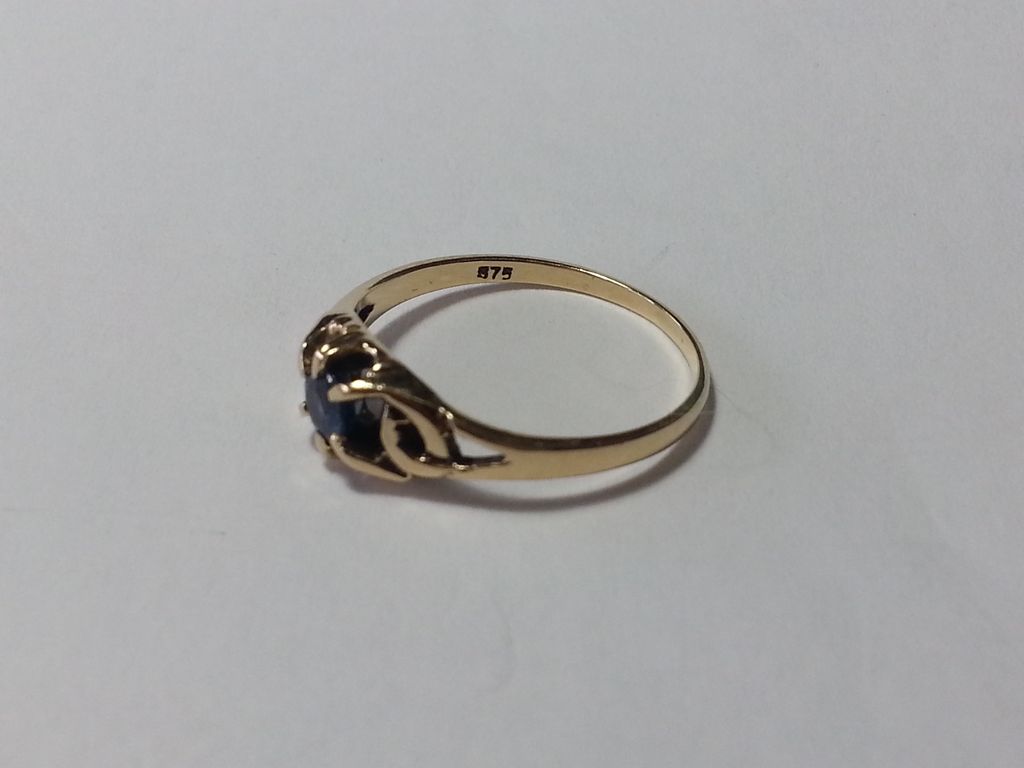 Rare 9k Gold & Sapphire Ring Rare 9k Gold & Sapphire Ring
