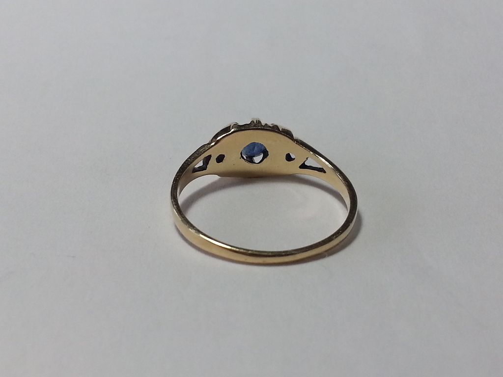 Rare 9k Gold & Sapphire Ring Rare 9k Gold & Sapphire Ring