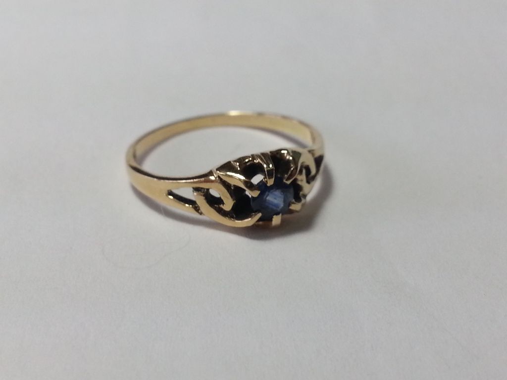 Rare 9k Gold & Sapphire Ring Rare 9k Gold & Sapphire Ring