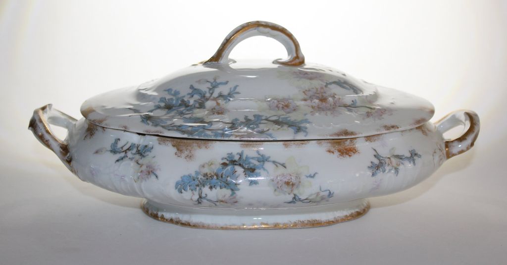 Theo Haviland Covered Oval Casserole Limoges Blank with Schleiger 160 pattern Set Parabčre 1893 Theo Haviland Covered Oval Casserole Limoges Blank with Schleiger 160 pattern Set Parabčre 1893