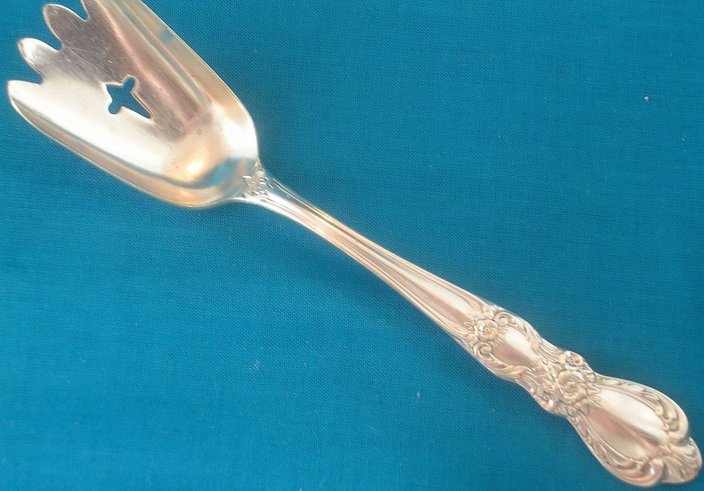 1847 Rogers / Int'l Silver Plate Flatware - 'Heritage' - Pierced Bon Bon Spoon 1847 Rogers / Int'l Silver Plate Flatware - 'Heritage' - Pierced Bon Bon Spoon