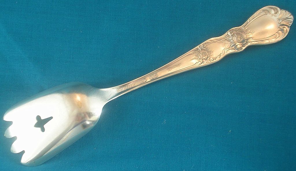 1847 Rogers / Int'l Silver Plate Flatware - 'Heritage' - Pierced Bon Bon Spoon 1847 Rogers / Int'l Silver Plate Flatware - 'Heritage' - Pierced Bon Bon Spoon