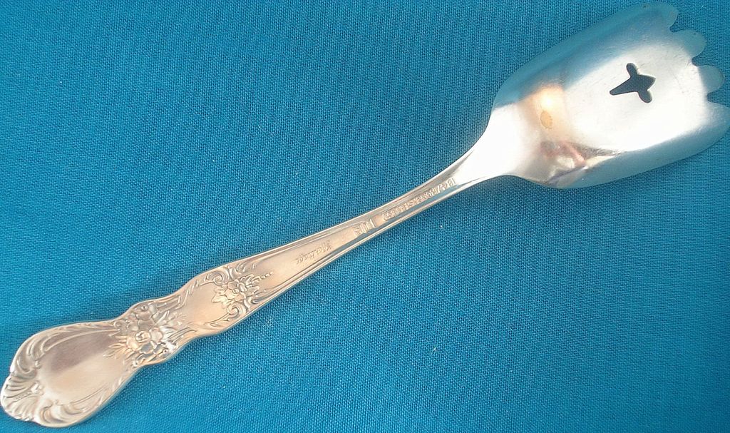1847 Rogers / Int'l Silver Plate Flatware - 'Heritage' - Pierced Bon Bon Spoon 1847 Rogers / Int'l Silver Plate Flatware - 'Heritage' - Pierced Bon Bon Spoon