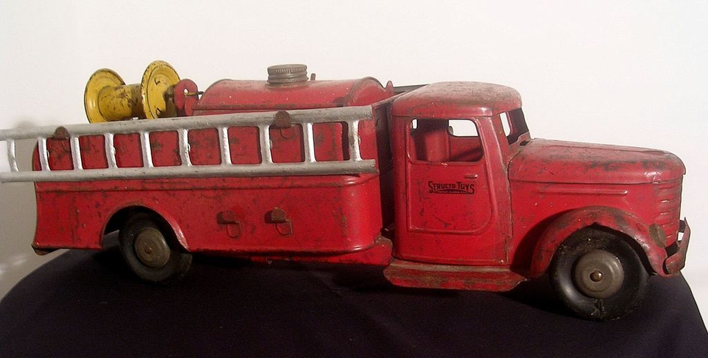 Structo Fire Truck - 22 Inch Steel Water Pumper - Vintage 1947 Structo Fire Truck - 22 Inch Steel Water Pumper - Vintage 1947
