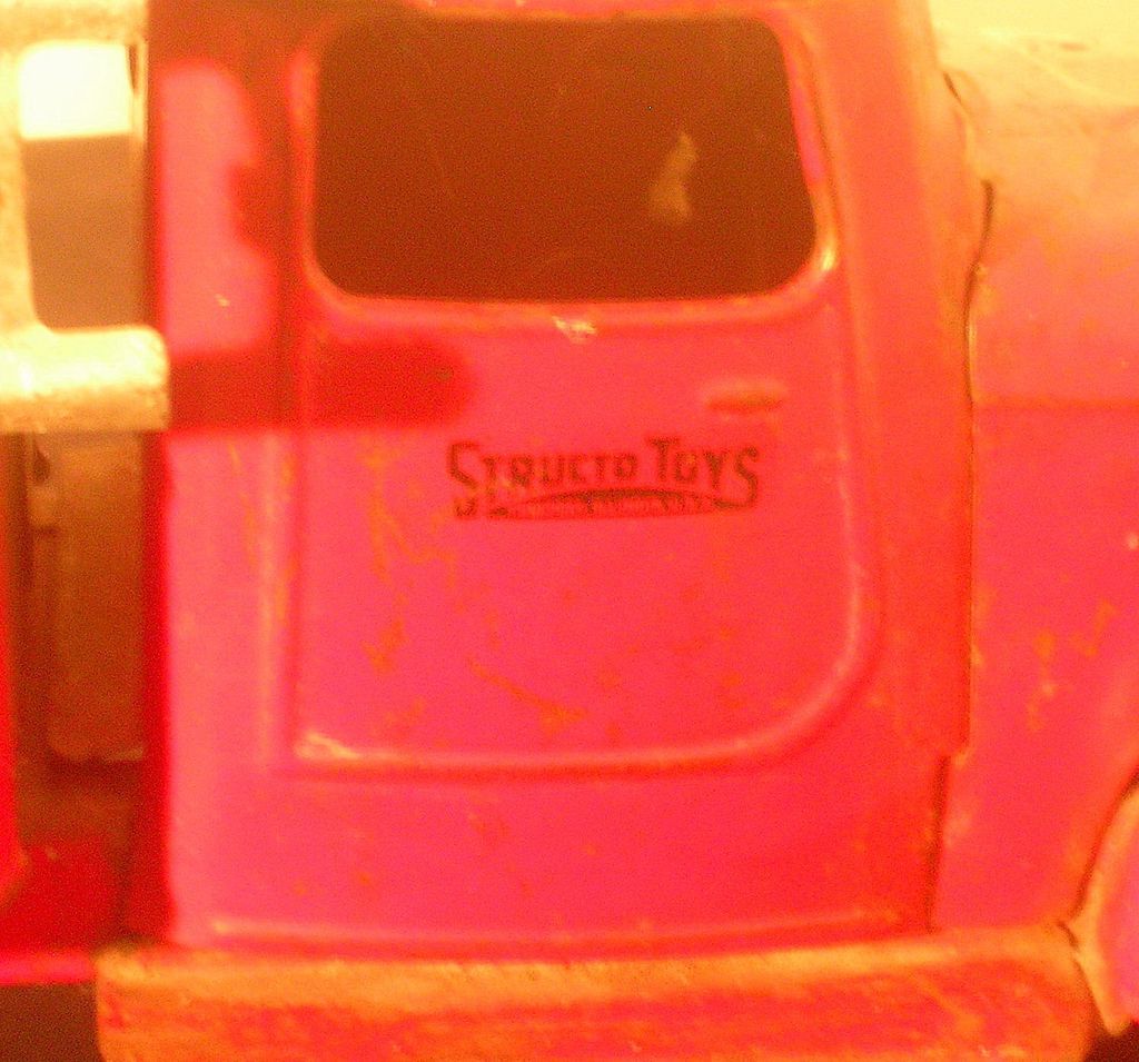 Structo Fire Truck - 22 Inch Steel Water Pumper - Vintage 1947 Structo Fire Truck - 22 Inch Steel Water Pumper - Vintage 1947