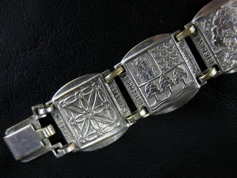 Vintage Coat of Arms Panel Link Bracelet Bijoux Basques Oritza Heraldry Vintage Coat of Arms Panel Link Bracelet Bijoux Basques Oritza Heraldry