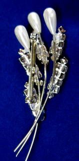 Floral Spray Bouquet Simulated Pearl/ Clear Rhinestone Vintage Brooch Floral Spray Bouquet Simulated Pearl/ Clear Rhinestone Vintage Brooch