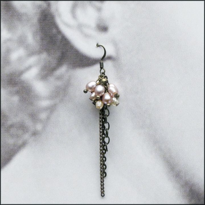Freshwater Pearl Brass Cluster Earrings with Chain Dangle Freshwater Pearl Brass Cluster Earrings with Chain Dangle