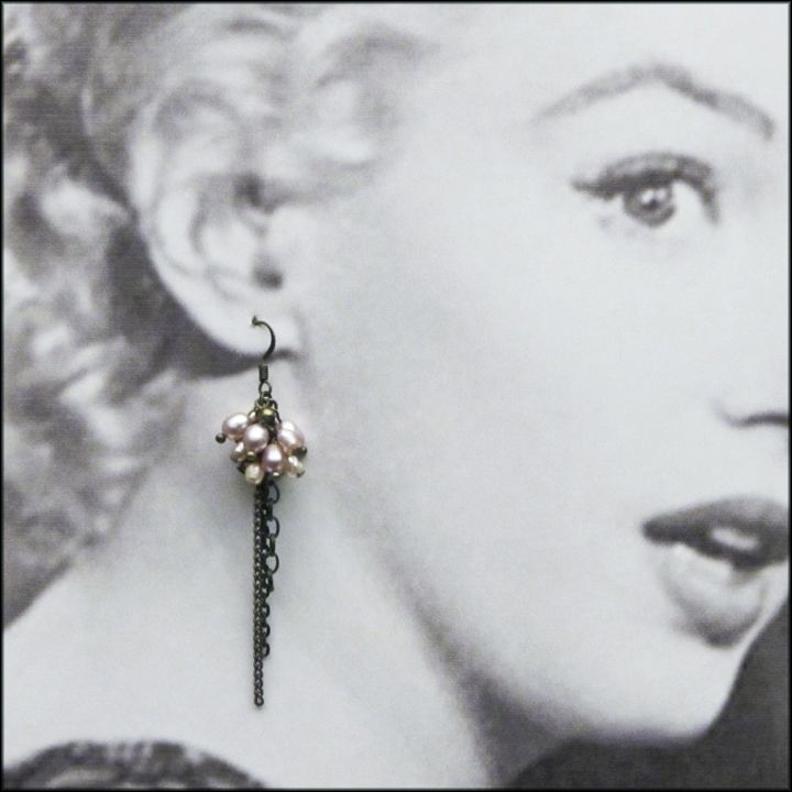 Freshwater Pearl Brass Cluster Earrings with Chain Dangle Freshwater Pearl Brass Cluster Earrings with Chain Dangle