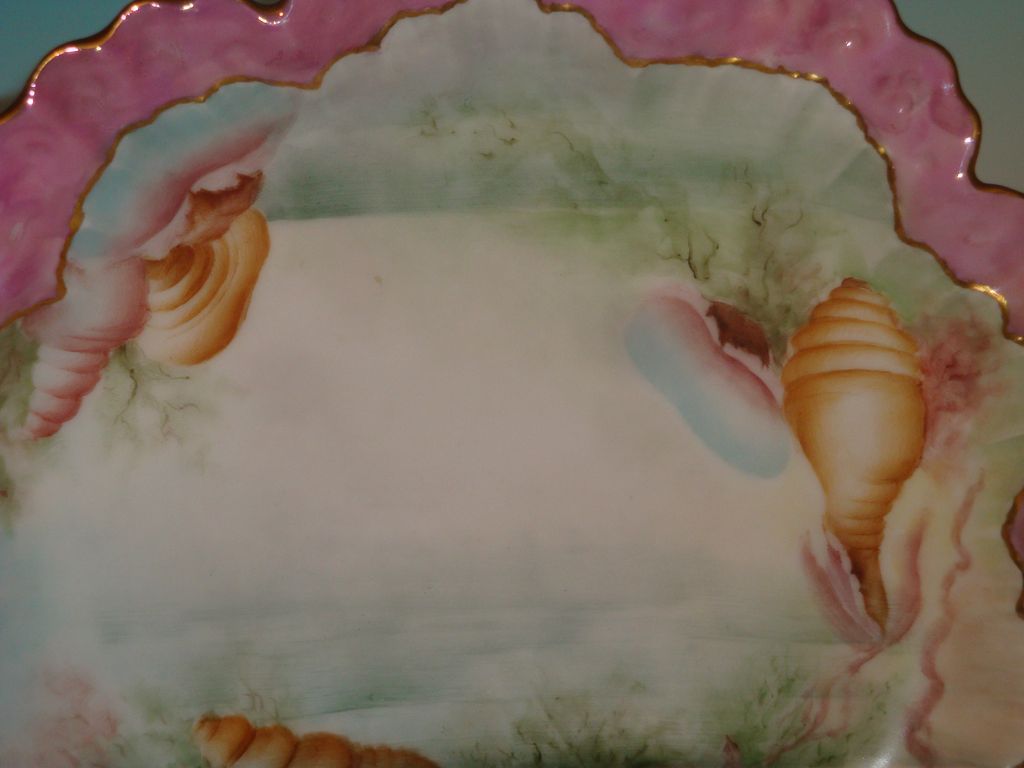 Limoges plate with shell motif & gilded border Limoges plate with shell motif & gilded border