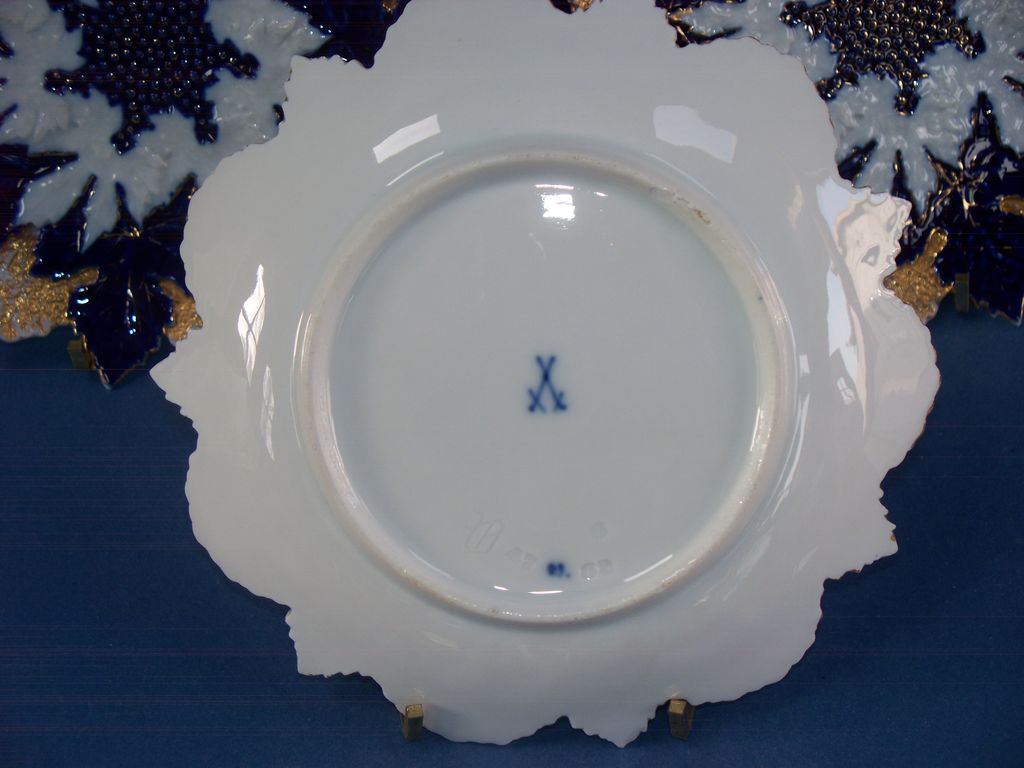 Six Meissen snowflake shaped Plates,6 1/2 in. Six Meissen snowflake shaped Plates,6 1/2 in.