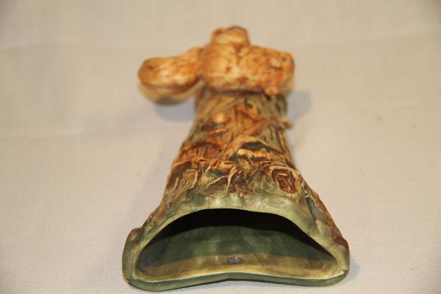Weller Woodcraft wall pocket with Squirrel Weller Woodcraft wall pocket with Squirrel