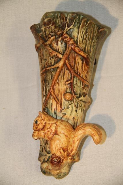 Weller Woodcraft wall pocket with Squirrel Weller Woodcraft wall pocket with Squirrel