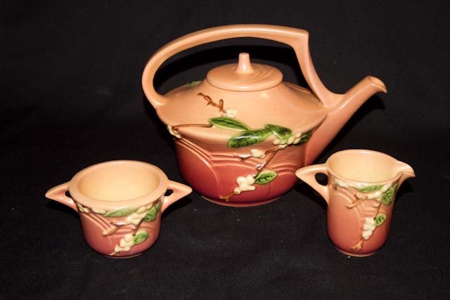 Roseville Pink Snowberry Tea Set Roseville Pink Snowberry Tea Set